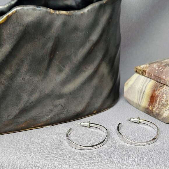 Wavy Hoop Earrings on Posts, Silver Plate, Medium Size, Vintage (90s) 1 1/4" - Picture 7 of 9